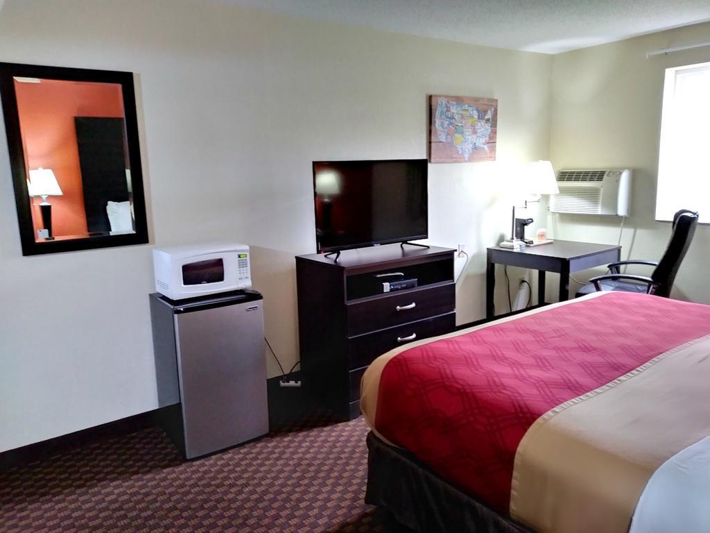 Econo Lodge Rome Exterior photo
